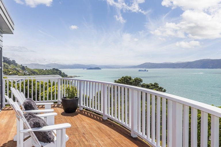 Photo of property in 22 Tai Paku Paku Road, Karaka Bays, Wellington, 6022