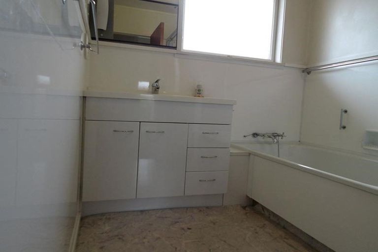 Photo of property in 13 Mccall Place, Opaheke, Papakura, 2113