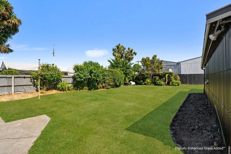 Photo of property in 94 Mcmurdo Street, Tinwald, Ashburton, 7700