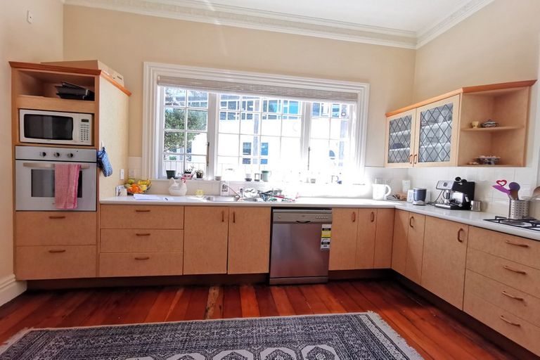 Photo of property in 1/17 Clifton Terrace, Kelburn, Wellington, 6012