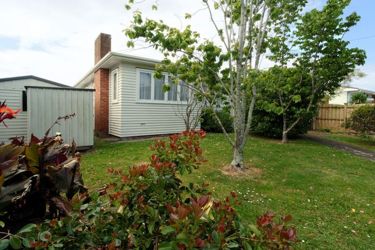 Photo of property in 65 Godley Road, Green Bay, Auckland, 0604