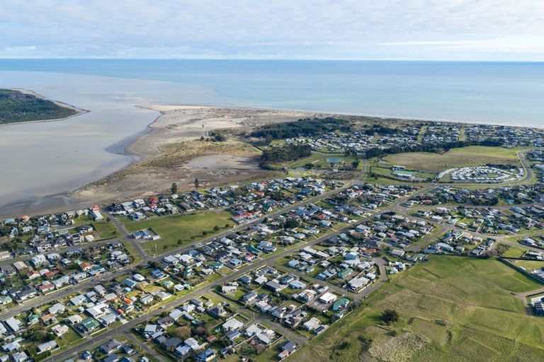Photo of property in 6 Warren Street, Foxton Beach, Foxton, 4815