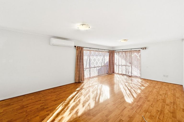 Photo of property in 1/81 Aviemore Drive, Highland Park, Auckland, 2010