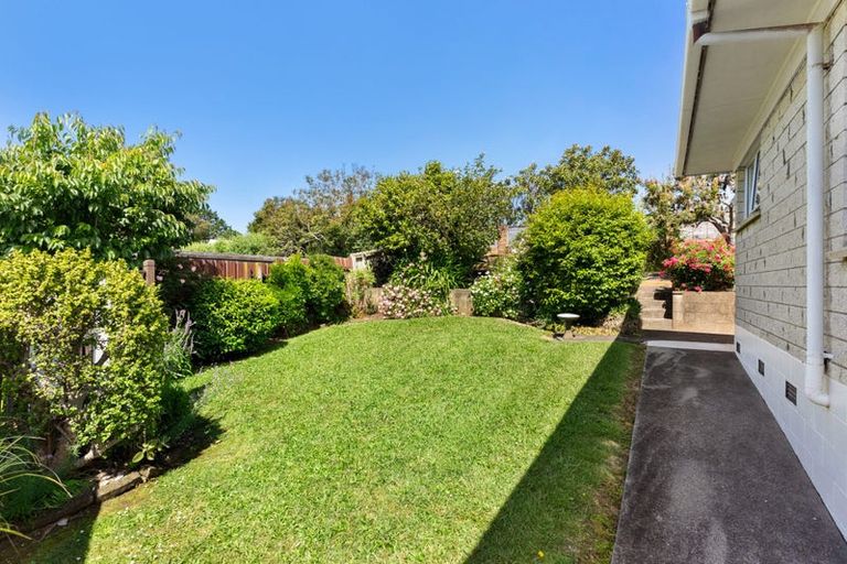 Photo of property in 2/4 Dalwhinnie Parade, Highland Park, Auckland, 2010