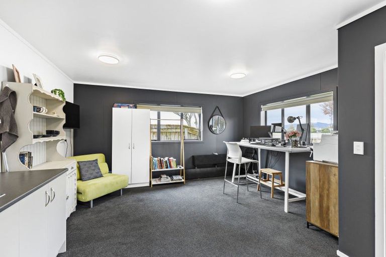 Photo of property in 16 Daniel Place, Kelvin Grove, Palmerston North, 4414