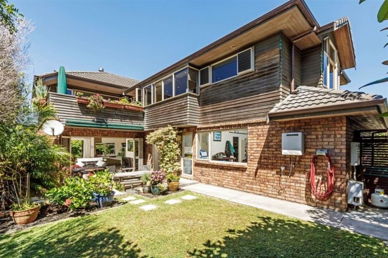 Photo of property in 47 Auld Street, Torbay, Auckland, 0630