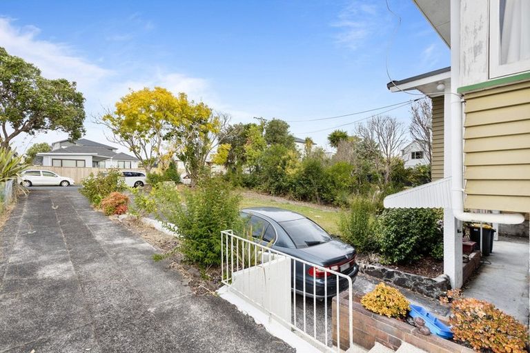 Photo of property in 11 Stephen Avenue, Henderson, Auckland, 0610