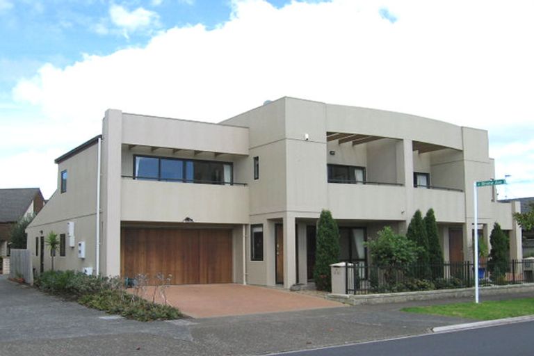 Photo of property in 21/15f Vinograd Drive, Te Atatu Peninsula, Auckland, 0610