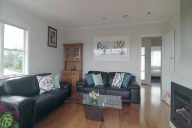 Photo of property in 1/94-96 Verran Road, Birkdale, Auckland, 0626