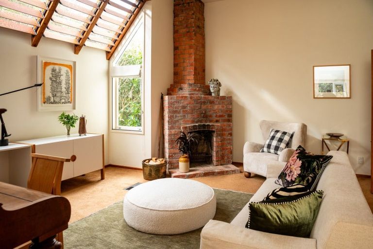 Photo of property in 16 Mariri Road, Kelburn, Wellington, 6012