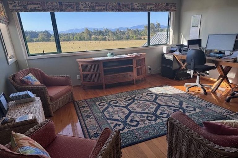 Photo of property in 132 Round Hill Road, Loburn, 7472