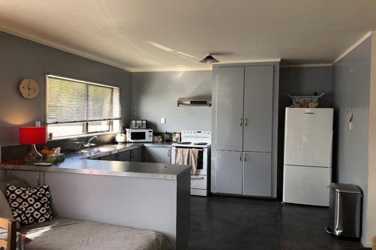 Photo of property in 2/15 Simpson Road, Ranui, Auckland, 0612