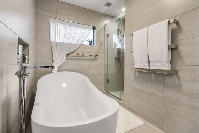 Photo of property in 58 Marina View Drive, West Harbour, Auckland, 0618