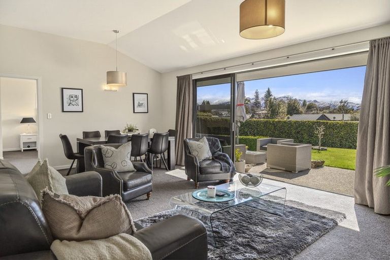 Photo of property in 4 Daniels Terrace, Wanaka, 9305