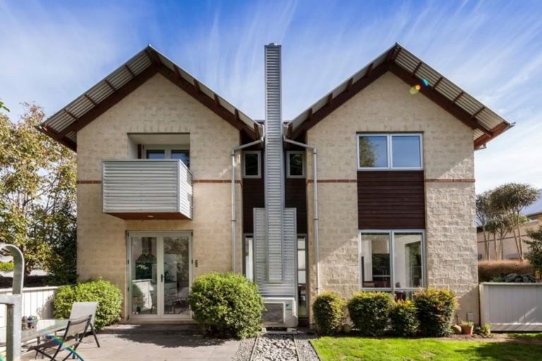 Photo of property in 1 Medbury Terrace, Fendalton, Christchurch, 8041