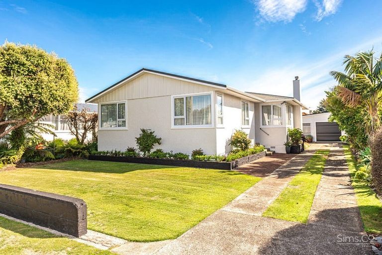 Photo of property in 34 Selwyn Crescent, College Estate, Whanganui, 4500