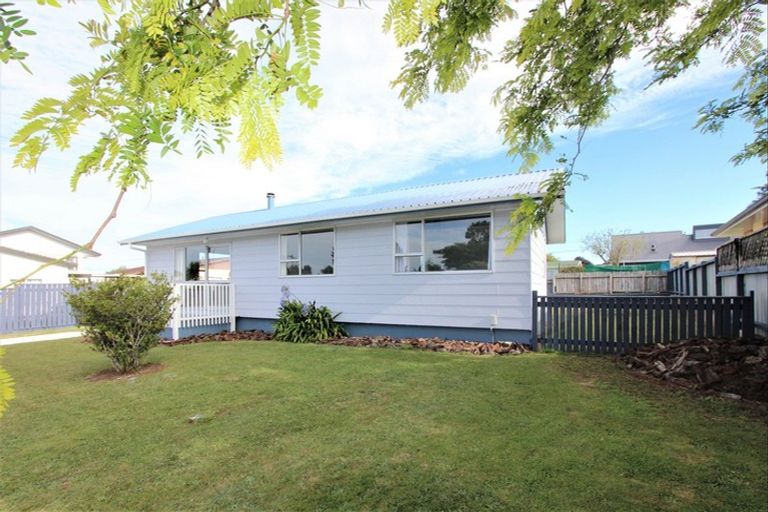 Photo of property in 29 Kowhai Street, Inglewood, 4330