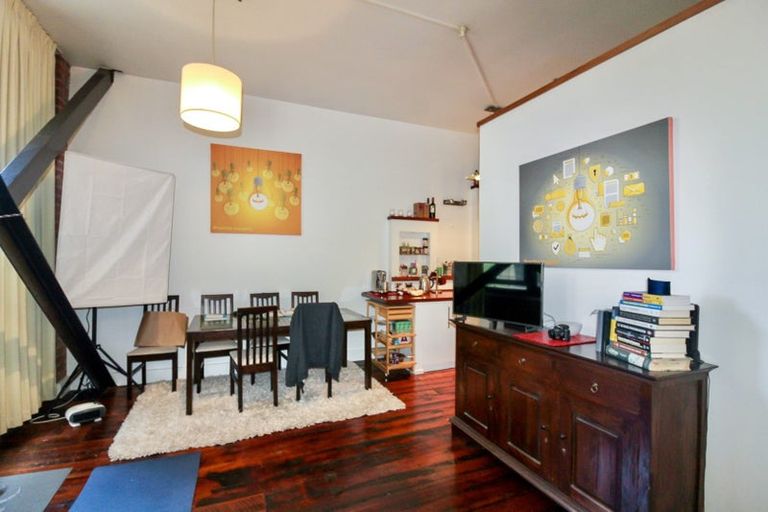 Photo of property in Hannahs Warehouse Apartments, 21/13 Leeds Street, Te Aro, Wellington, 6011