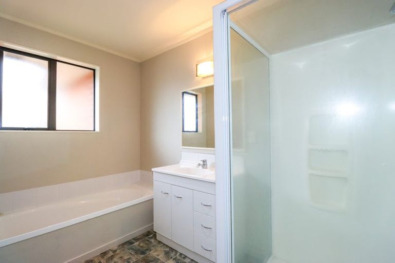 Photo of property in 17 Meridian Grove, Kelvin Grove, Palmerston North, 4414