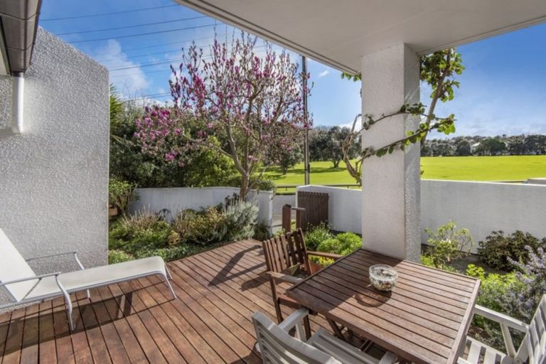 Photo of property in 2/72 Wairoa Road, Narrow Neck, Auckland, 0624