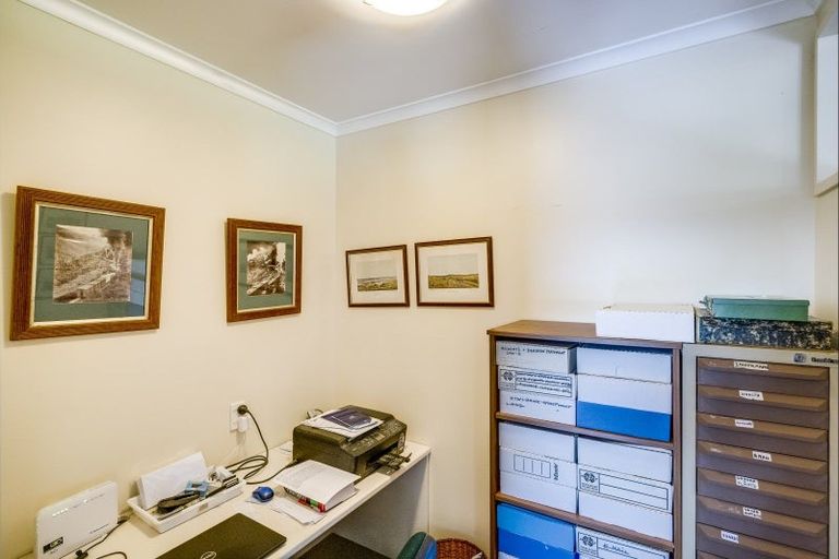 Photo of property in 9 Jervois Road, Jervoistown, Napier, 4112