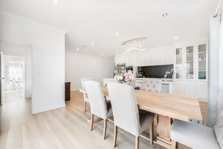 Photo of property in 25 Casheltown Way, Flat Bush, Auckland, 2019