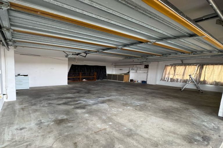 Photo of property in 11 Ian Place, Glendene, Auckland, 0602