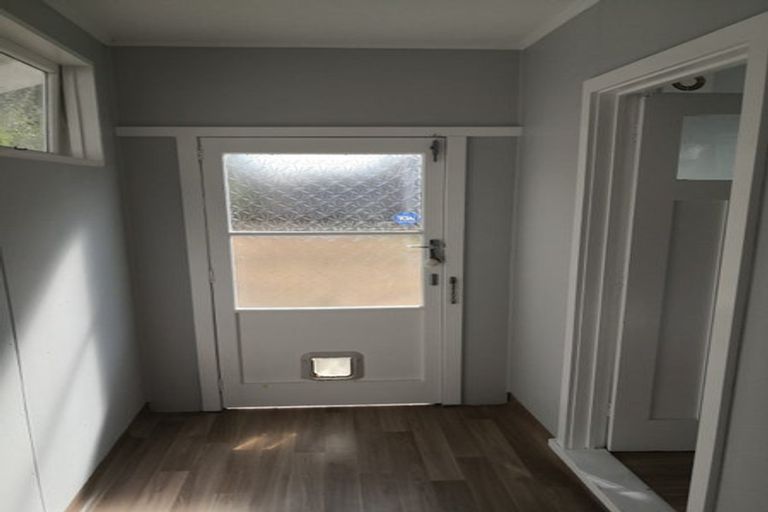 Photo of property in 20 The Esplanade, Eastern Beach, Auckland, 2012