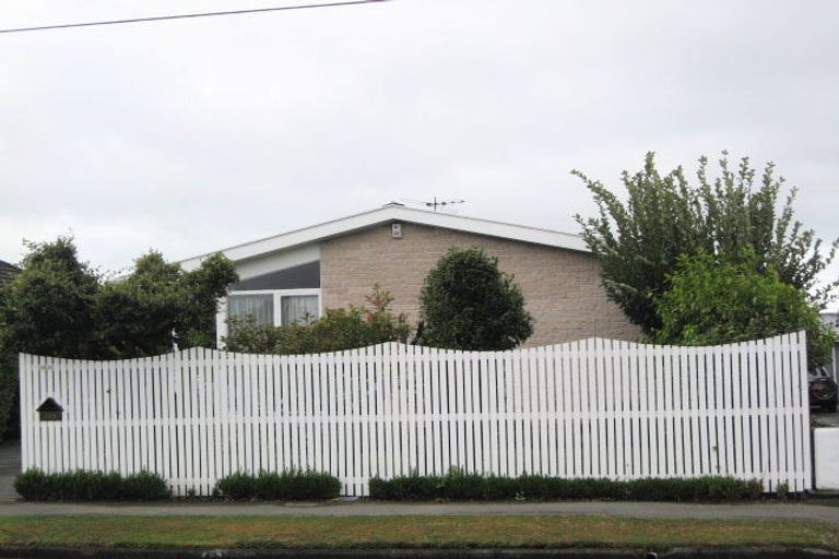 Photo of property in 132 Gayhurst Road, Dallington, Christchurch, 8061