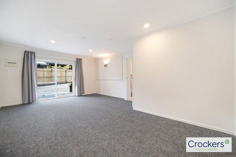 Photo of property in 2/75 Atkinson Road, Titirangi, Auckland, 0604