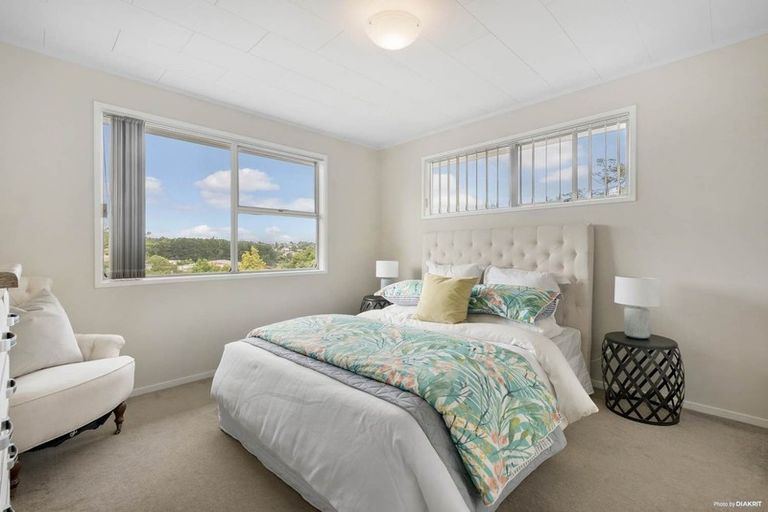 Photo of property in 1/10 Mcquoid Place, Glenfield, Auckland, 0629