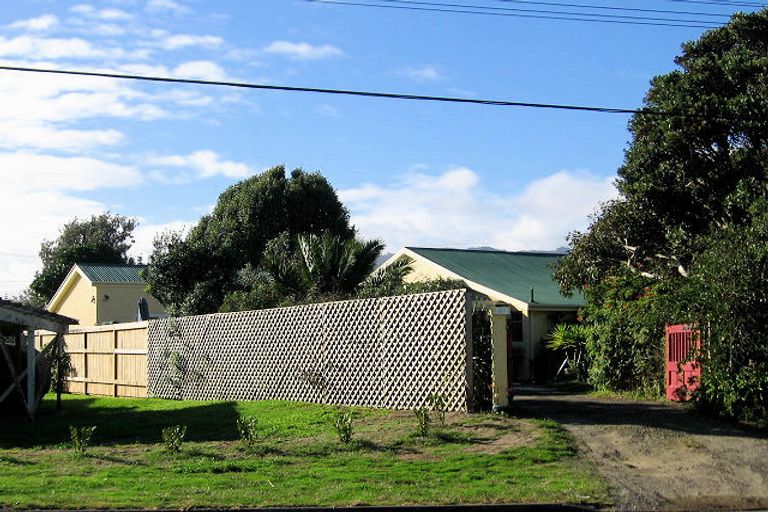 Photo of property in 27 Heperi Street, Waikanae Beach, Waikanae, 5036