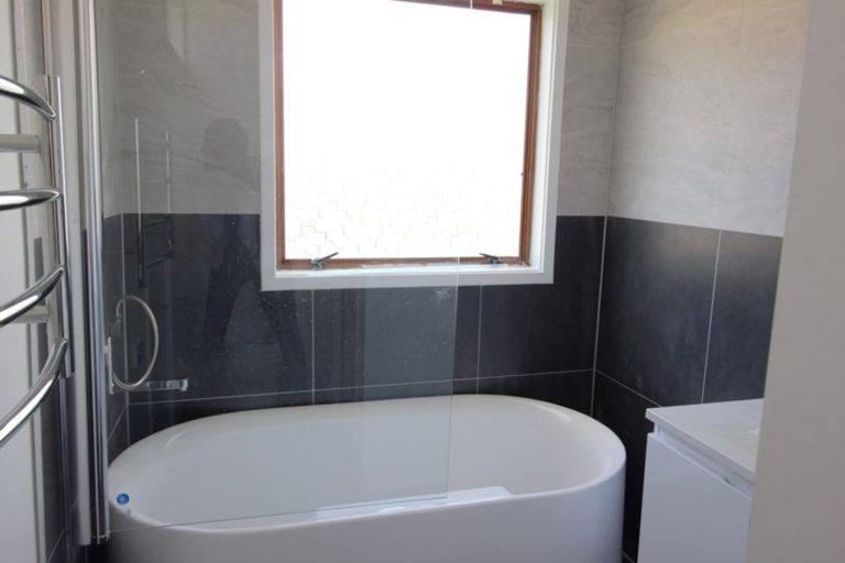 Photo of property in 1/19 Tree View Avenue, Glenfield, Auckland, 0629