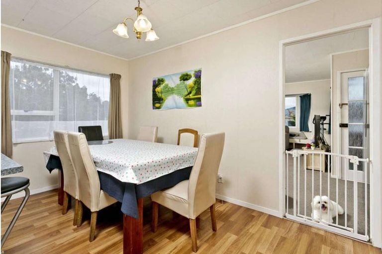 Photo of property in 37 Meadowood Drive, Unsworth Heights, Auckland, 0632