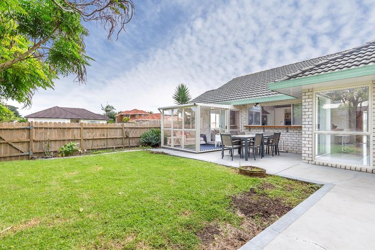 Photo of property in 12 Faldo Drive, Golflands, Auckland, 2013