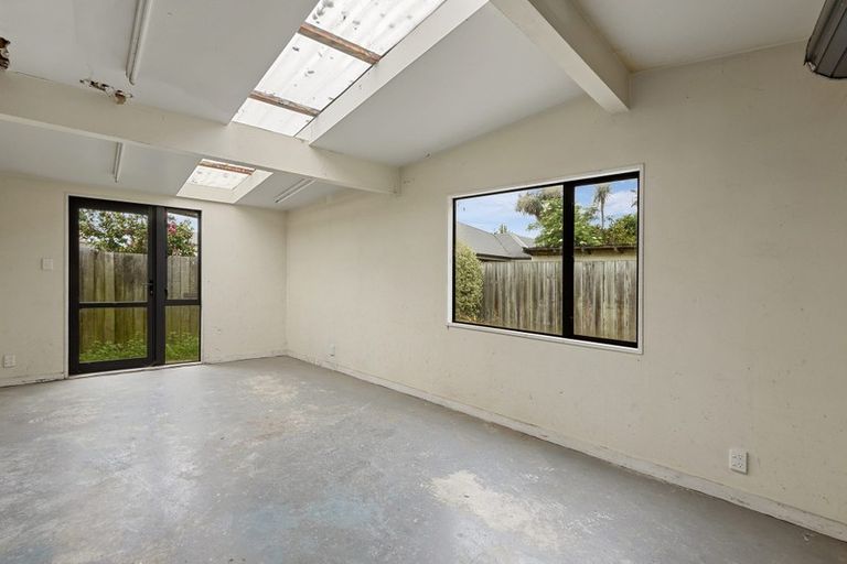 Photo of property in 2/96 Edward Avenue, Edgeware, Christchurch, 8013