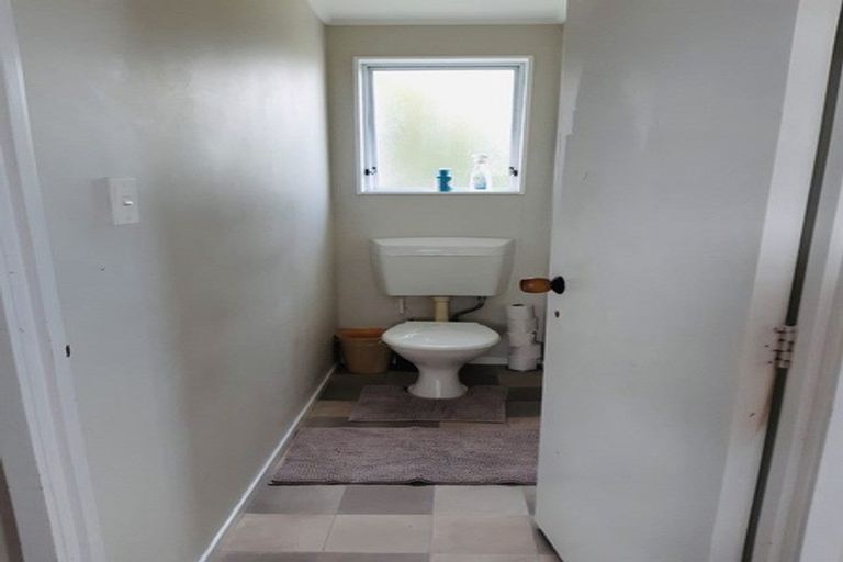 Photo of property in 2 Sparrow Place, Weymouth, Auckland, 2103