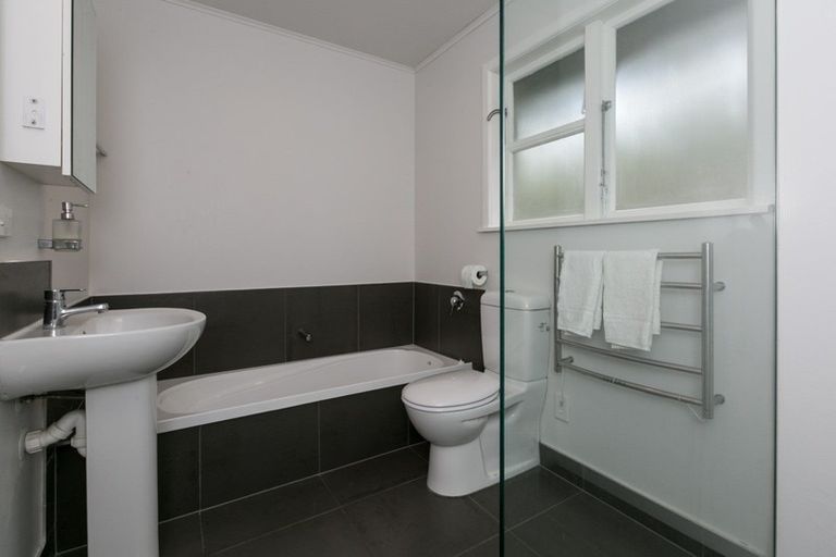 Photo of property in 10 The Esplanade, Westshore, Napier, 4110