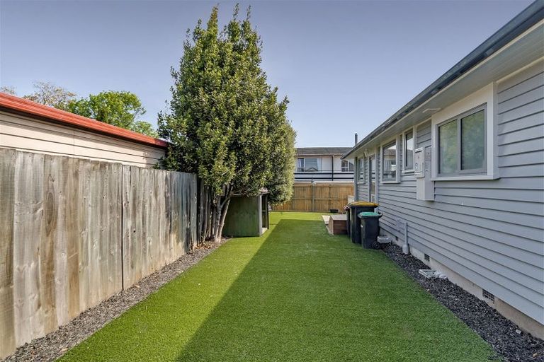 Photo of property in 99 Middlepark Road, Sockburn, Christchurch, 8042