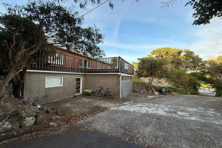 Photo of property in 17 Rakeiora Grove, Korokoro, Lower Hutt, 5012