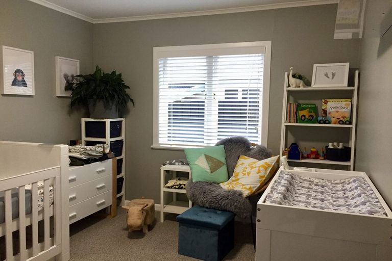 Photo of property in 25 Longburn Road, Henderson, Auckland, 0610