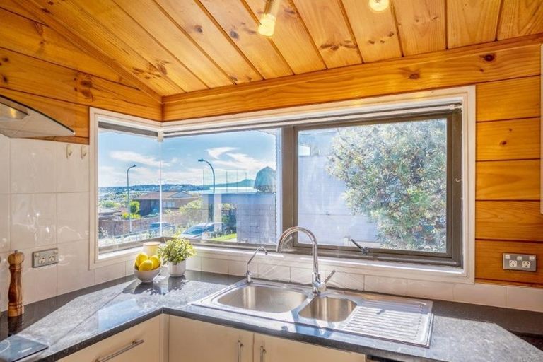 Photo of property in 36 Pigeon Mountain Road, Half Moon Bay, Auckland, 2012