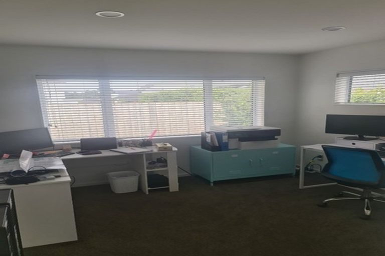 Photo of property in 20 Papa Orchard Drive, Kumeu, 0810