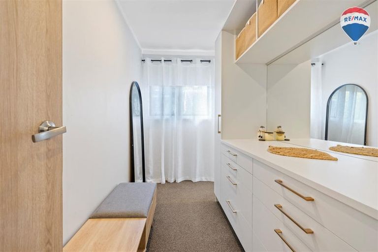 Photo of property in 17 Norton Park Avenue, Fairfield, Lower Hutt, 5011