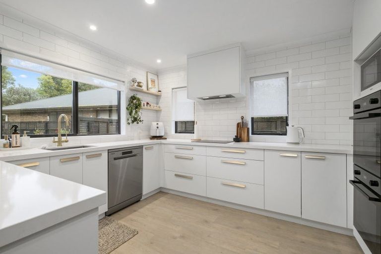 Photo of property in 15 Greig Place, Pukekohe, 2120