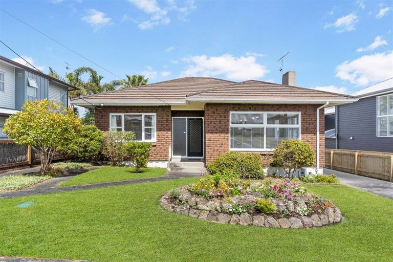 Photo of property in 2 Preston Avenue, Belmont, Auckland, 0622
