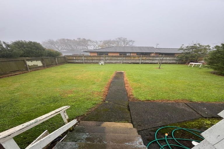 Photo of property in 1 Te Kanawa Crescent, Henderson, Auckland, 0610