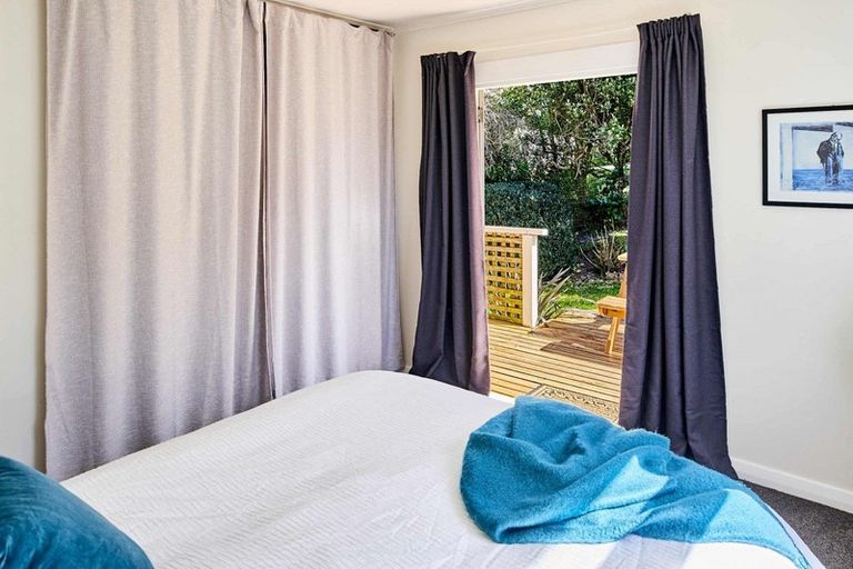 Photo of property in 10 Hiwi Crescent, Titahi Bay, Porirua, 5022