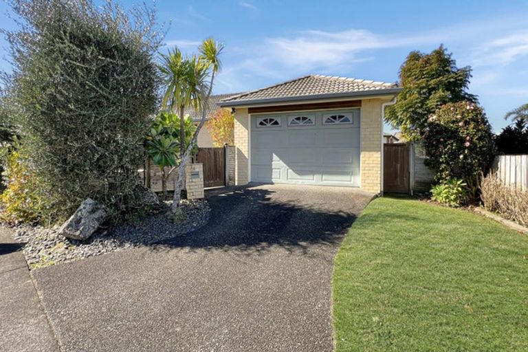 Photo of property in 4 Francis Skinner Place, Orewa, 0931