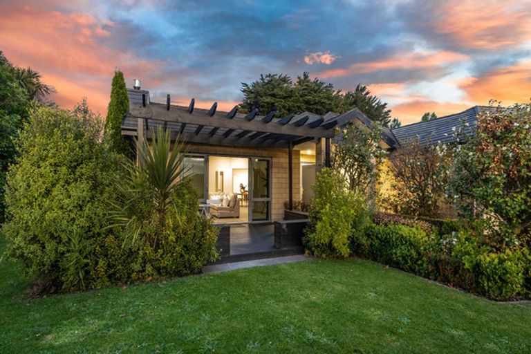 Photo of property in 100 Mcmahon Drive, Aidanfield, Christchurch, 8025